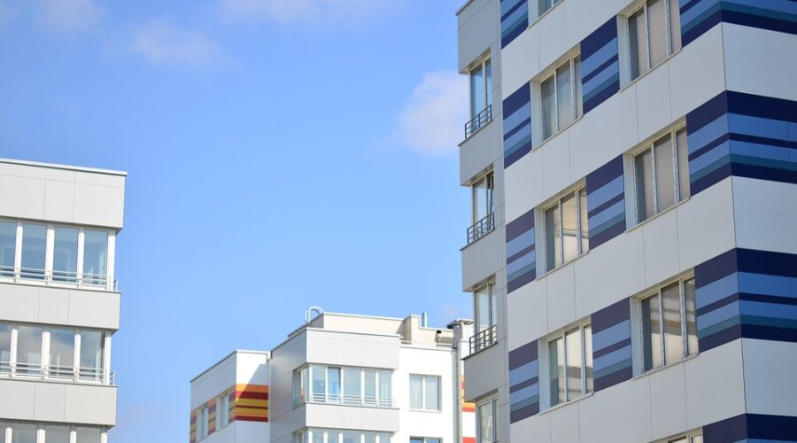 Wyraźne spowolnienie wzrostu cen mieszkań w Polsce [RAPORT]