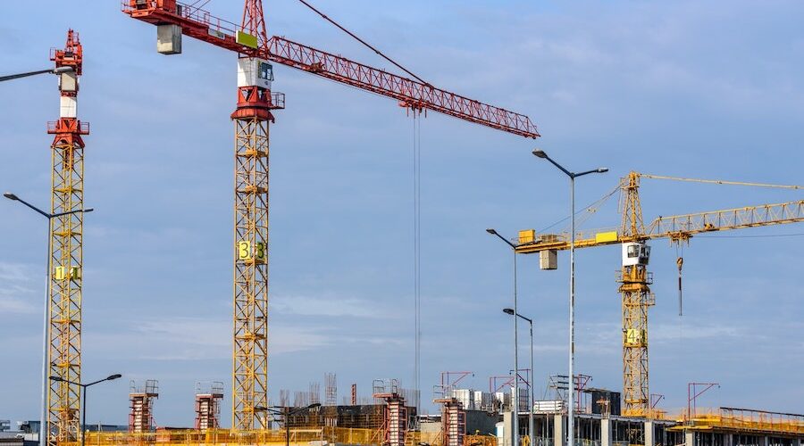 Ryzyko inwestycji deweloperskiej: deweloperzy mogą je ograniczyć