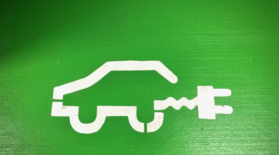 Ładownie samochodów elektrycznych w garażach podziemnych jest jednak bardziej problematyczne