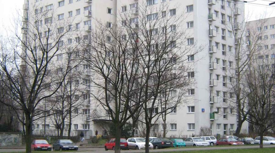 Polacy wciąż kupują więcej mieszkań z drugiej ręki niż nowych