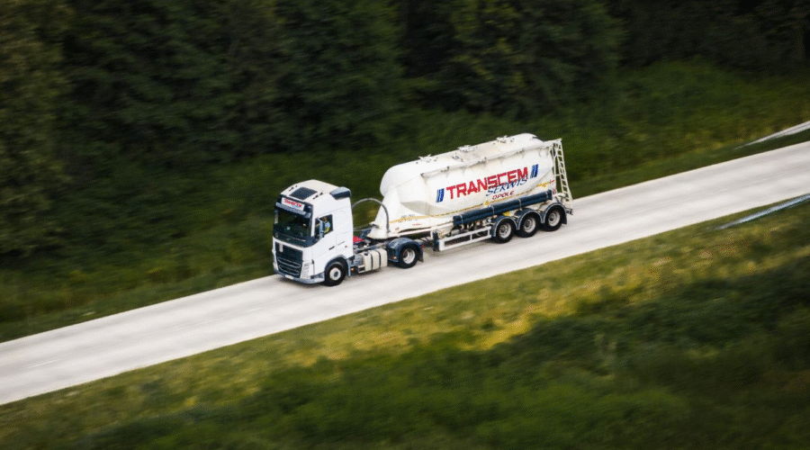 Kompleksowa oferta Transcem-Serwis – od dystrybucji i transportu cementu po serwis samochodów ciężarowych