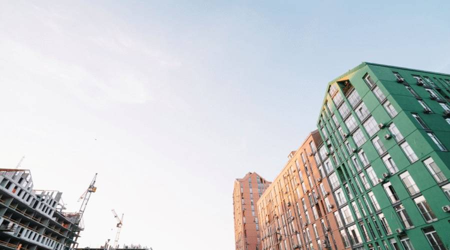 Jak nowe inwestycje w Ożarowie Mazowieckim wpływają na rozwój infrastruktury rowerowej i rekreacyjnej w regionie?